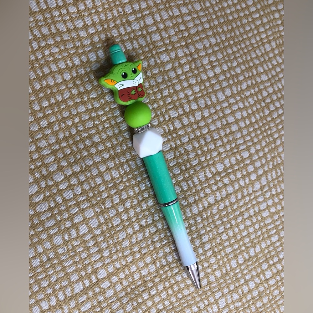 Star Wars Baby Yoda beads pen . Color green purple. Size 6”LX 1” W